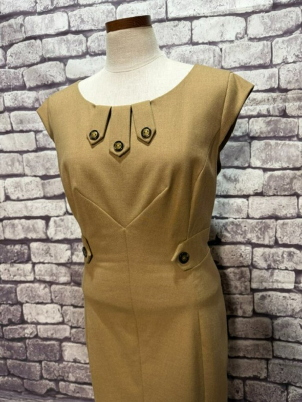 Tahari Camel Colored Fully Lined Cap Sleeve Dress Size 14 - Picture 2 of 8